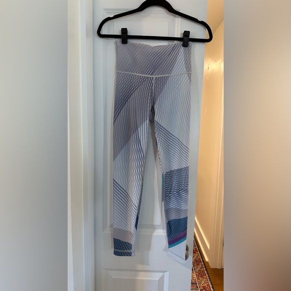 Peloton Sails High Waist Legging - Size Small - Reversible - Picture 2 of 8